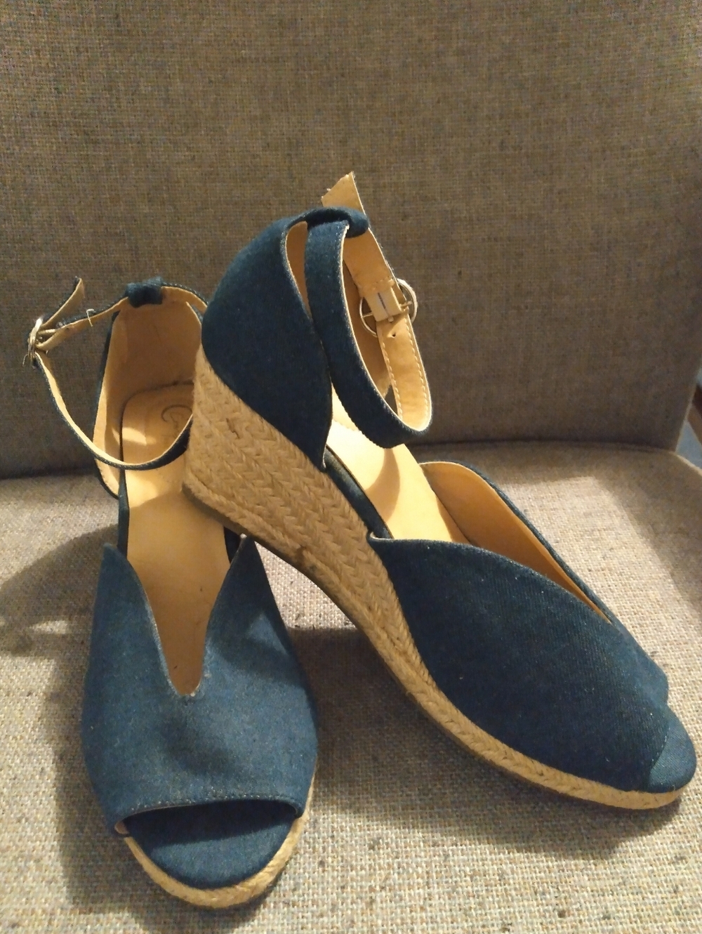 Size 9 NWOB C EST. 1946 Women’s Wedge Sandals with Ankle Strap